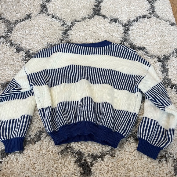 SHEIN Knit Sweater - Picture 2 of 3